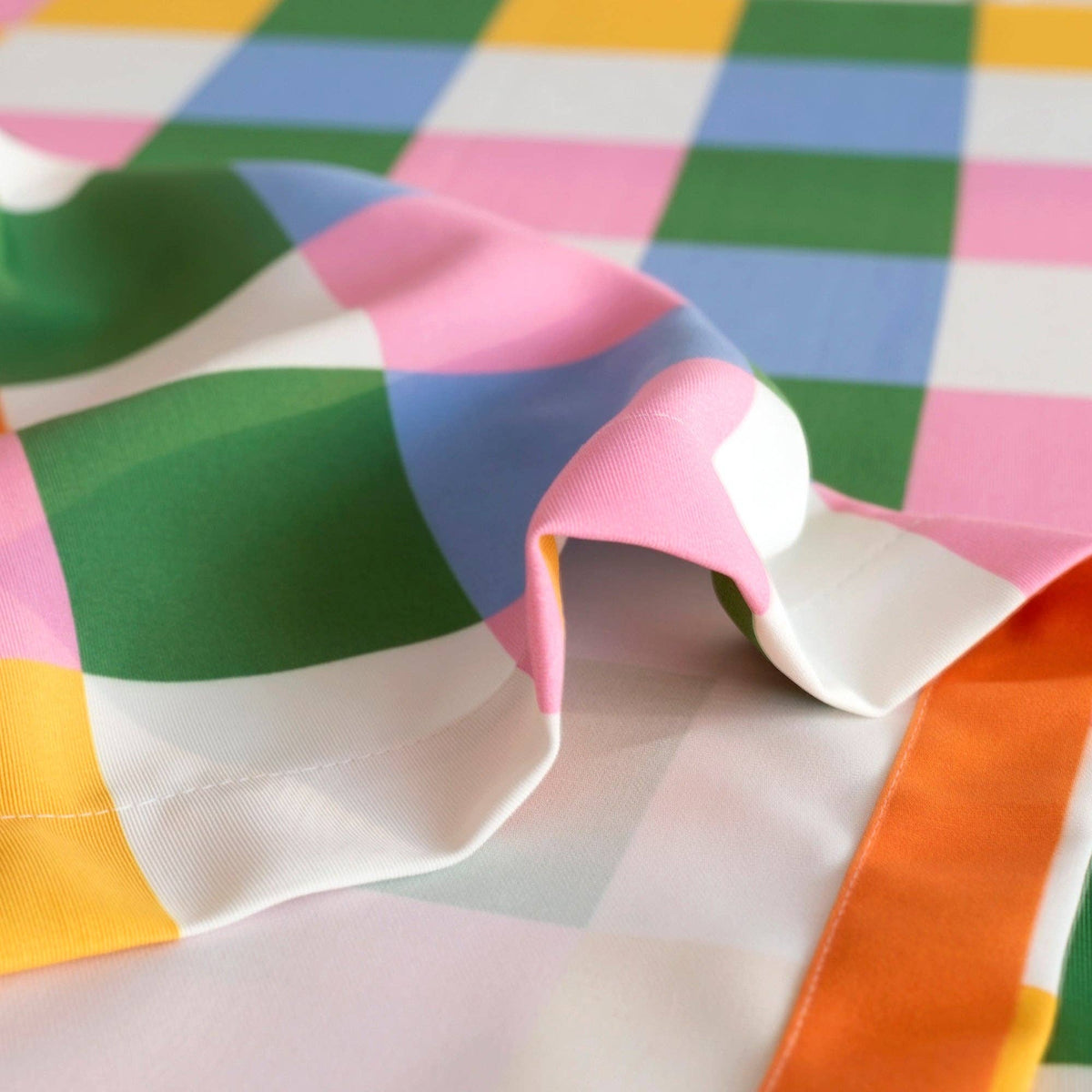 HappyFriday Arcade pop tablecloth 57x98 inches