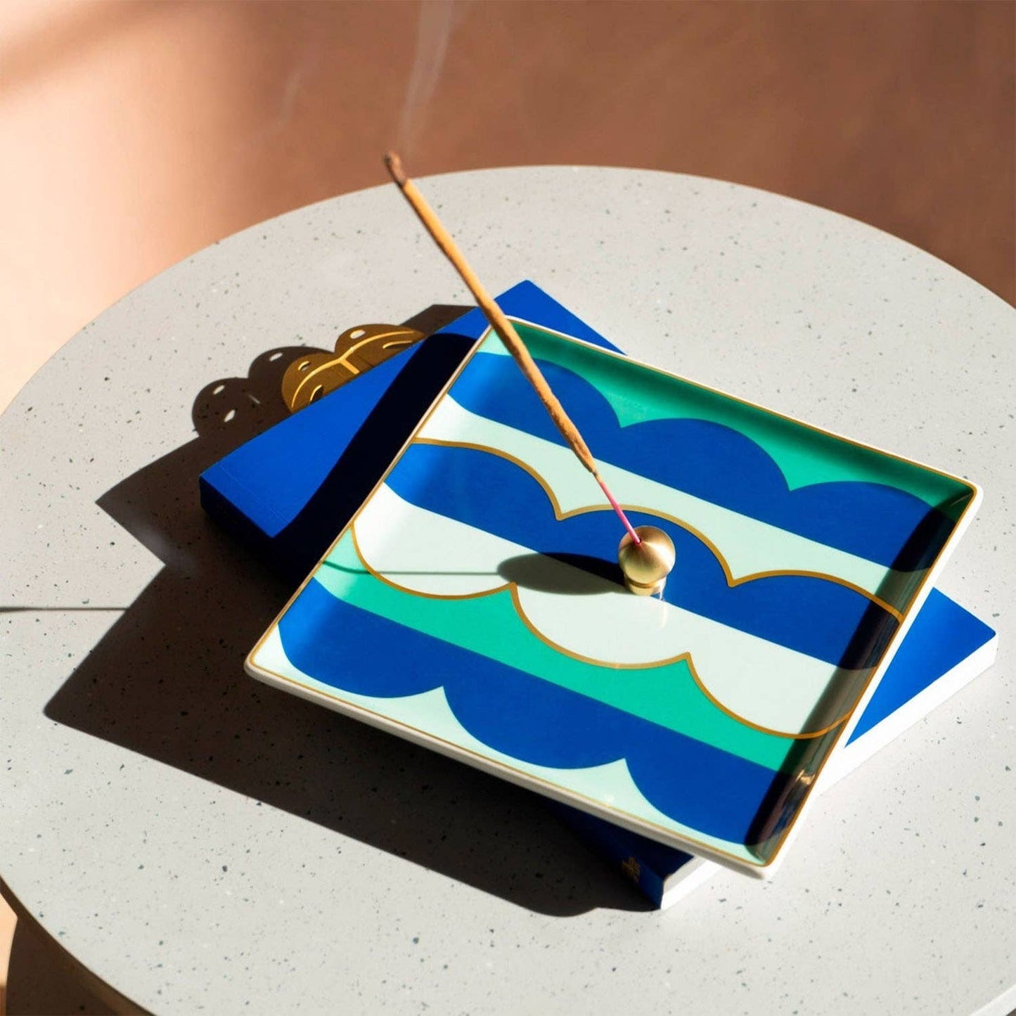 OCTAEVO Riviera Wave Ceramic Tray/Catchall, Gold rim, 6"