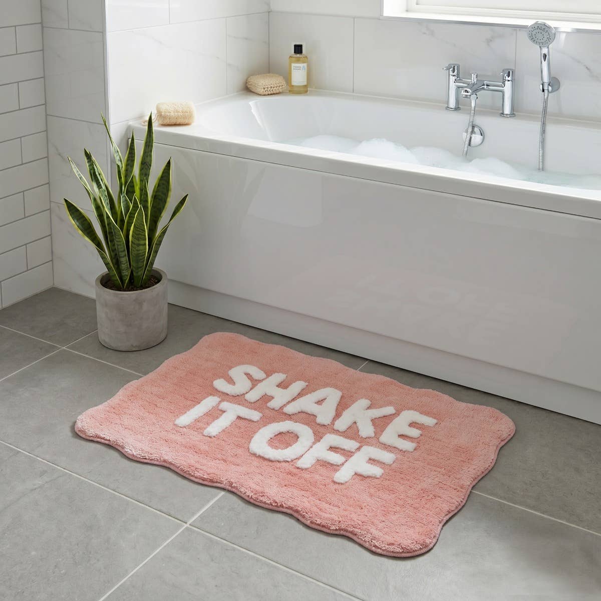 Shake It Off Slogan Bath Mat - Fun Scallop Rug