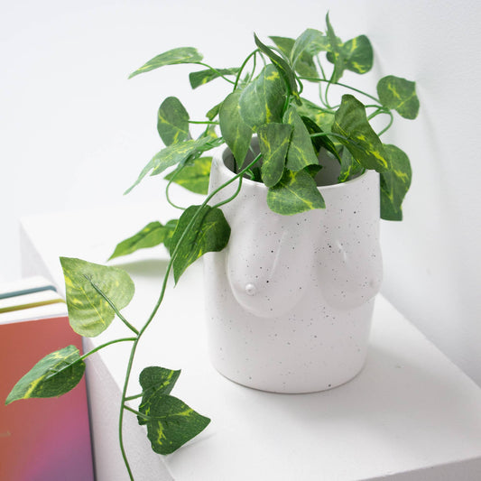 TITS WHITE VASE HF