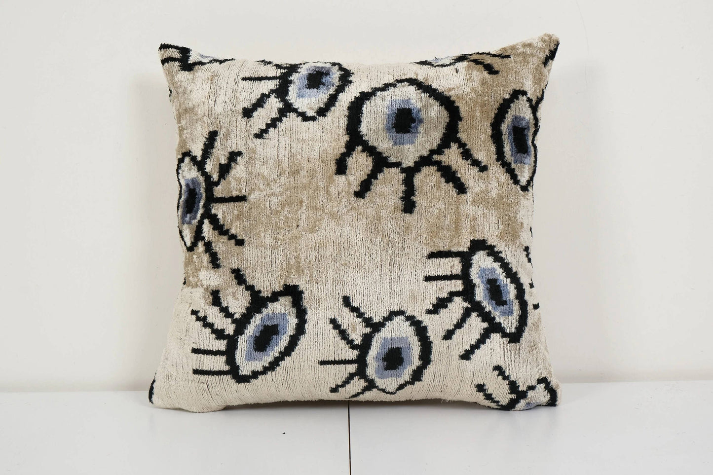 16" x 16" Ikat Eye Lumbar Pillow Cover - Silk Ikat Velvet Pi