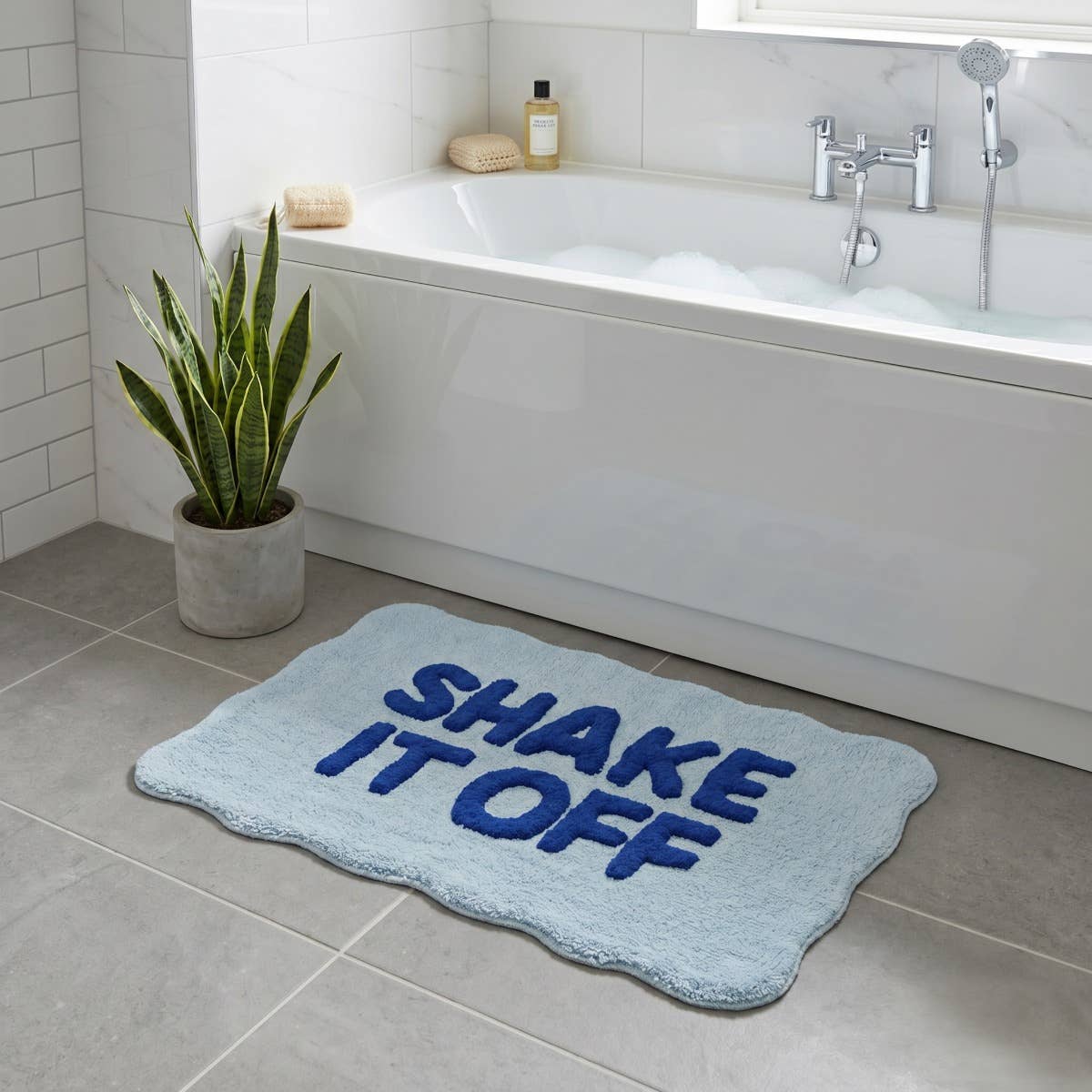 Shake It Off Slogan Bath Mat - Fun Scallop Rug