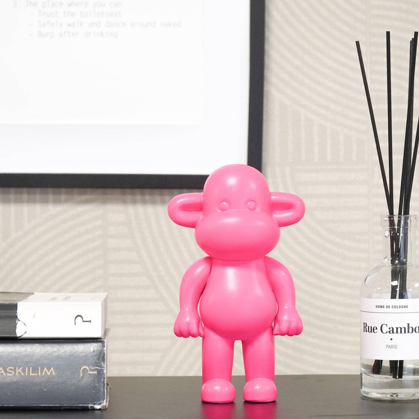 Figurine - Monkey Figurine 'The Legend' - Polyresin - Pink - 11x7x19cm