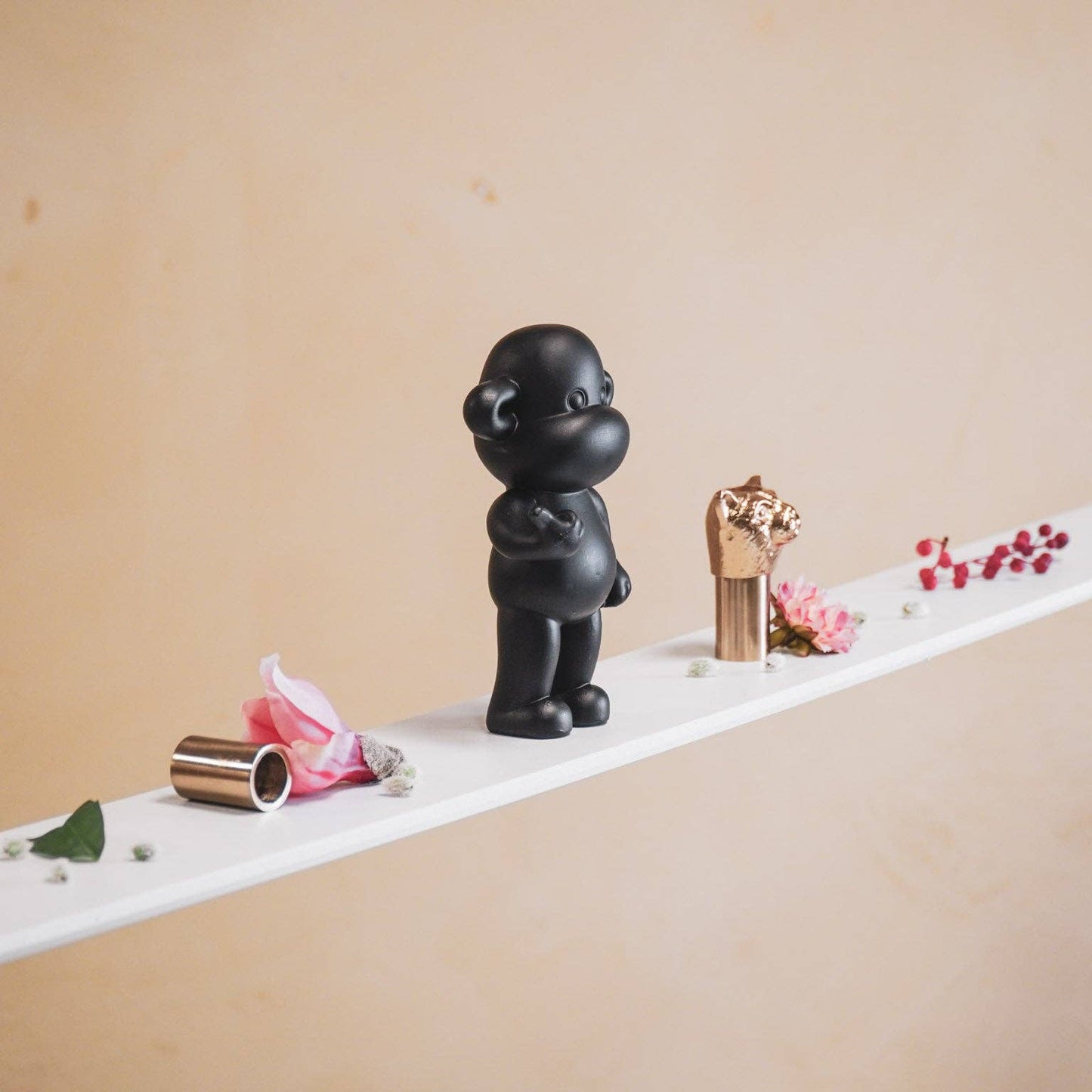Figurine - Hang Loose Monkey Figurine 'The Legend' - Black - 11x7x19cm