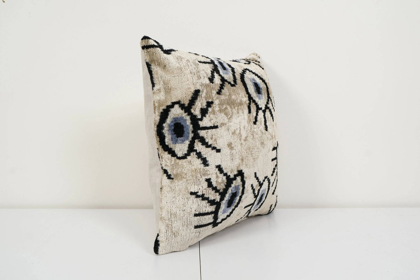 16" x 16" Ikat Eye Lumbar Pillow Cover - Silk Ikat Velvet Pi