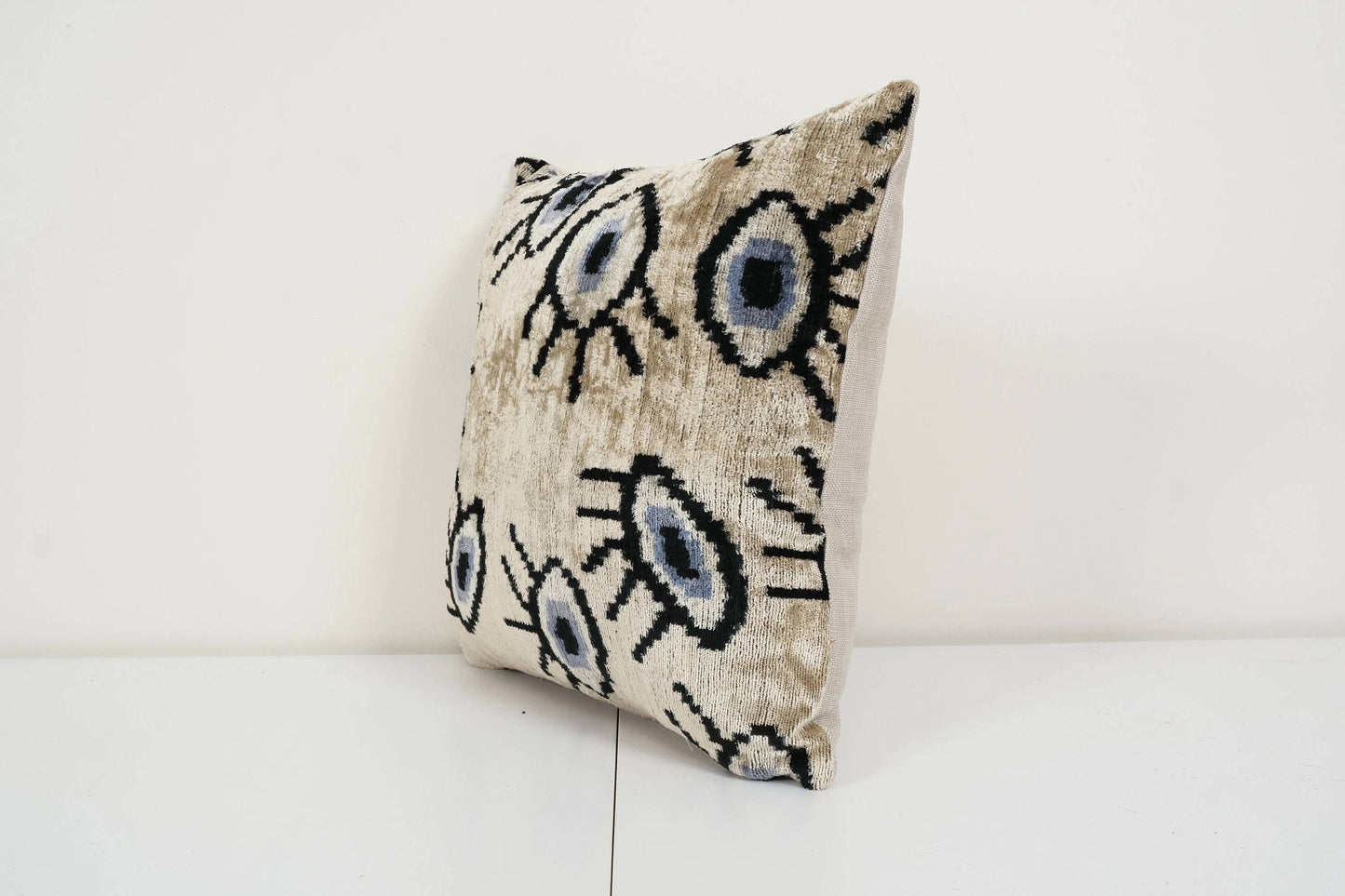 16" x 16" Ikat Eye Lumbar Pillow Cover - Silk Ikat Velvet Pi